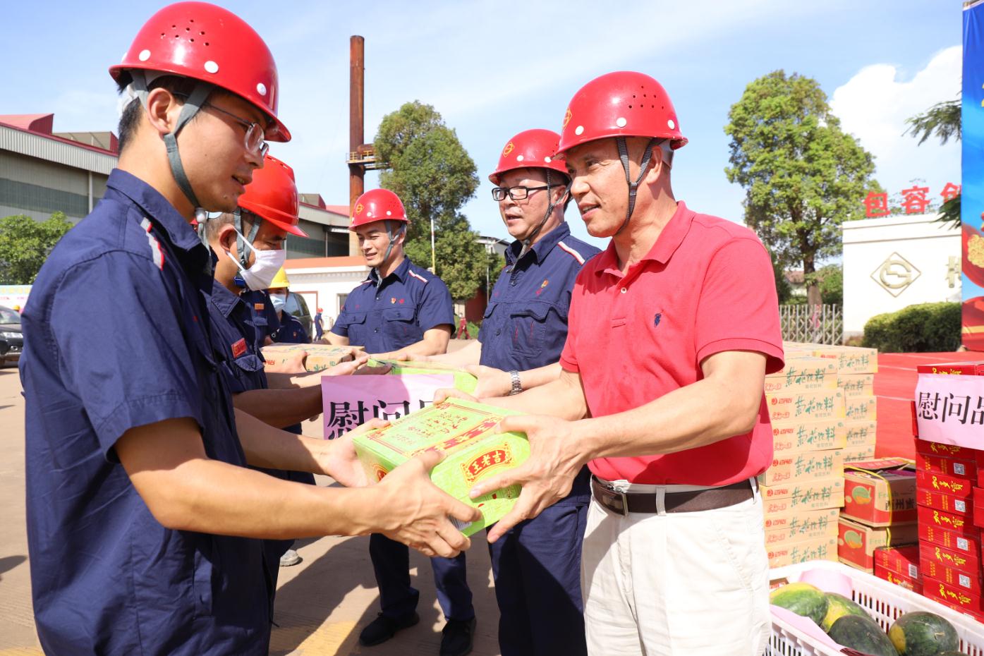 暖心！柳州市總工會(huì)、柳鋼集團(tuán)工會(huì)送來(lái)陣陣清涼